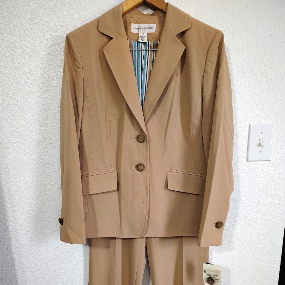 Jones New York Two piece women suit